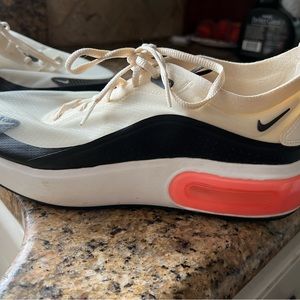 NIKE WOMEN'S NIKE AIR MAX DIA SE PALE IVORY BLACK SUMMIT WHITE. Spotless.
